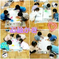 Oくみ今日は、大きな画用紙にクレパスで自由にお絵かきしました❗はなかっぱや車、アンパンマン、果物など夢中になって描いていました✨とっても楽しい時間になりましたよ🎵